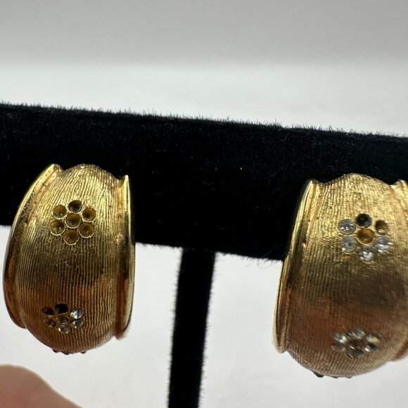 Vintage BSK Gold-Tone Clip-On Earrings With Rhinestone Floral Design - Picture 2 of 7